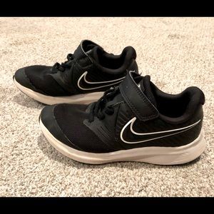 Nike size 13 little boys black and white